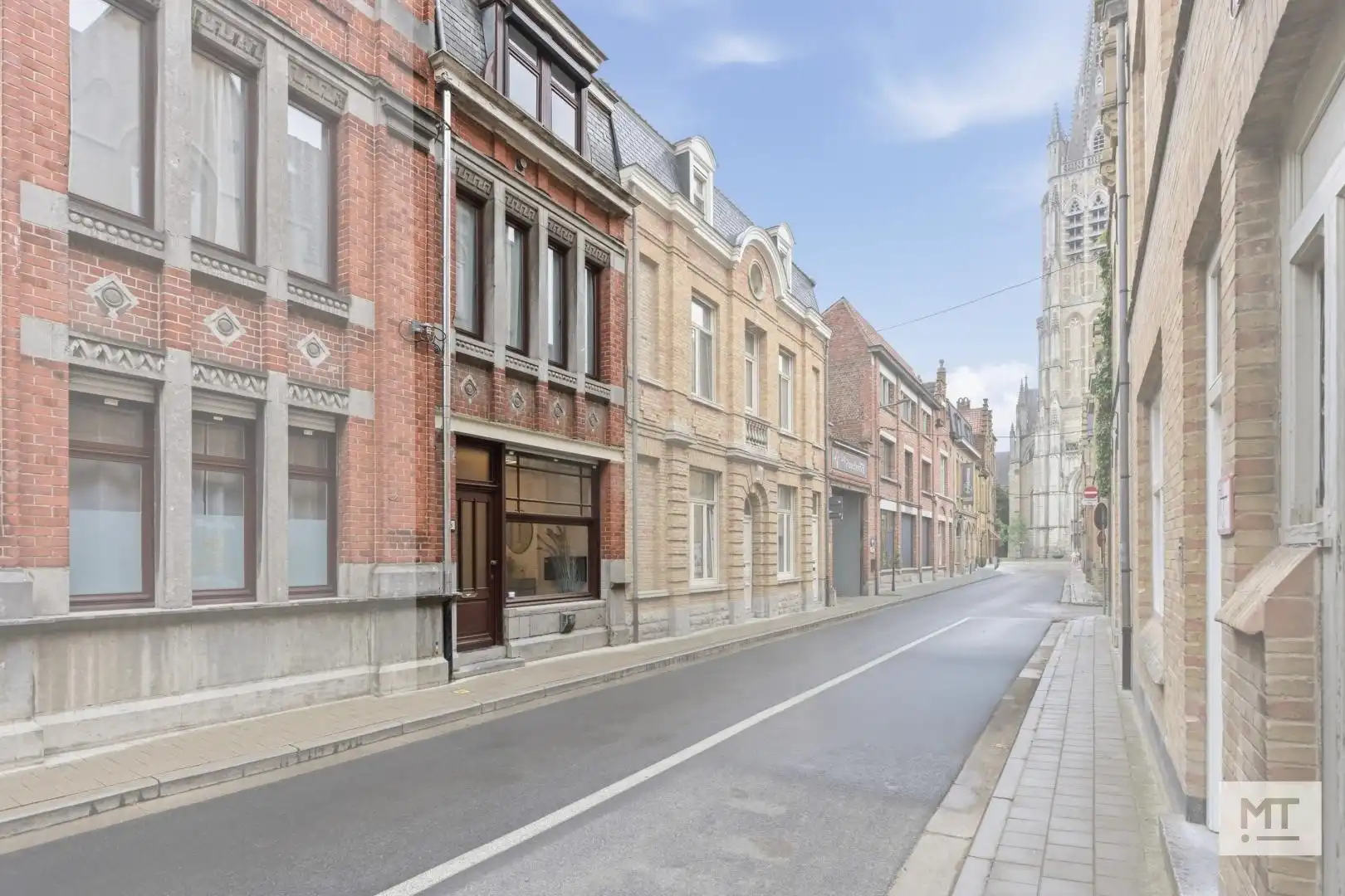 Te koop: Gelijkvloerse kantoorruimte in Ieper centrum foto 5