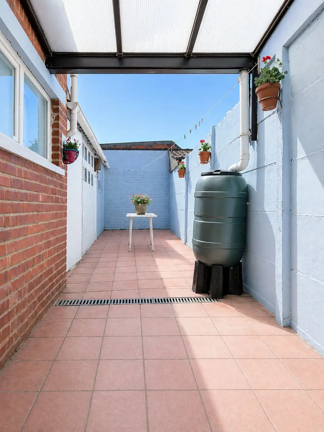 Deze charmante woning met karakter is gelegen op wandelafstand van het station en centrum, biedt een verrassend ruime en praktische indeling, ideaal voor starters of investeerders.  foto 3