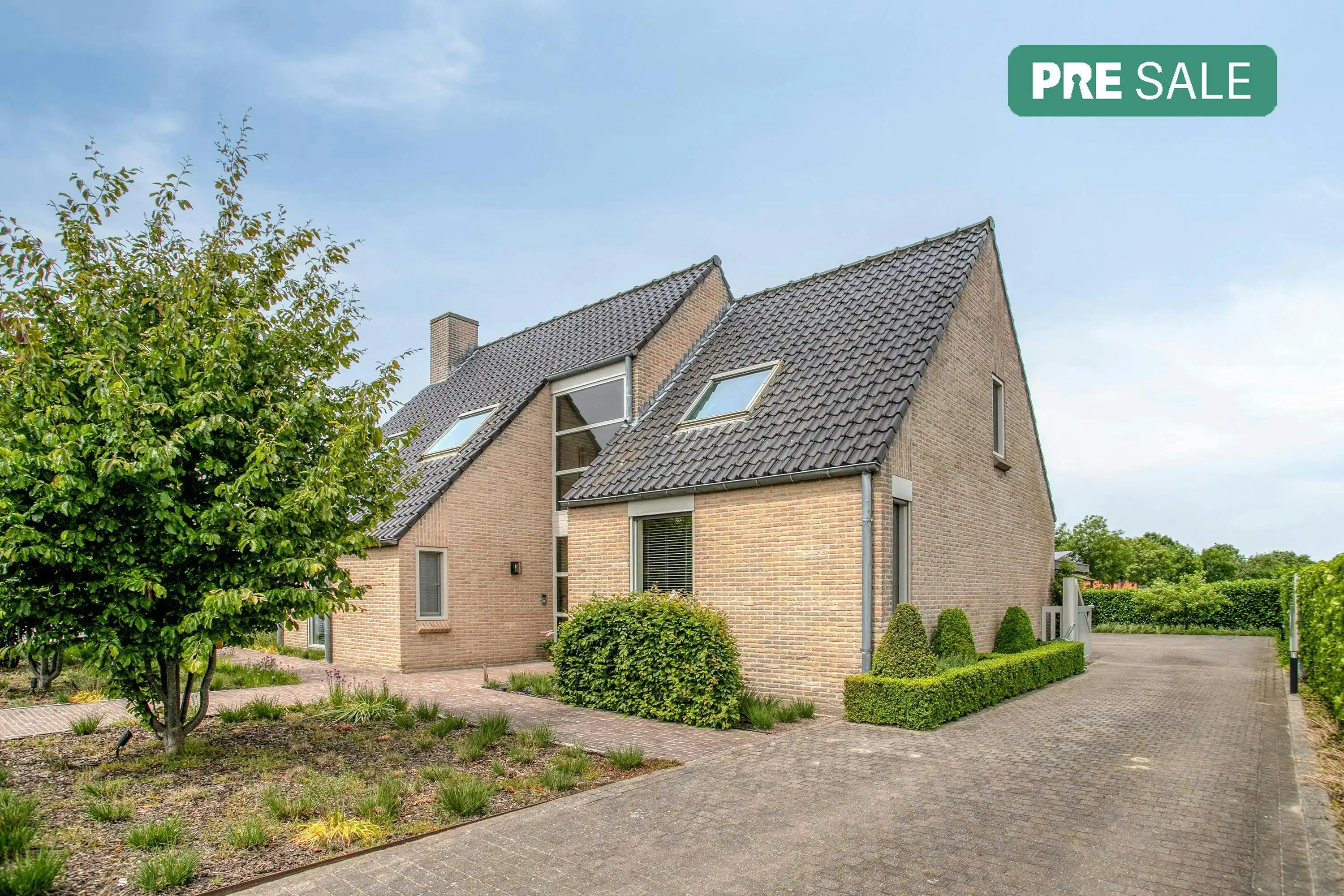 Villa te koop met prachtig zicht op groen te Wingene foto {{pictureIndex}}