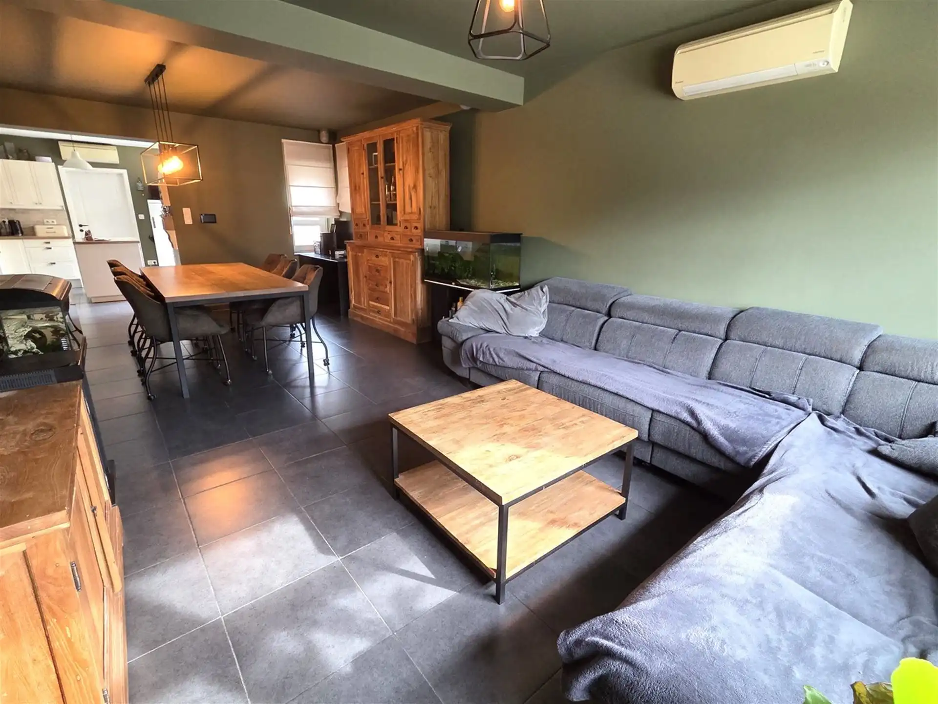 Zeer ruime woning, 3 tot 5 slaapkamers, 2 badkamers, volledig vernieuwd met ruim bijgebouw foto 8