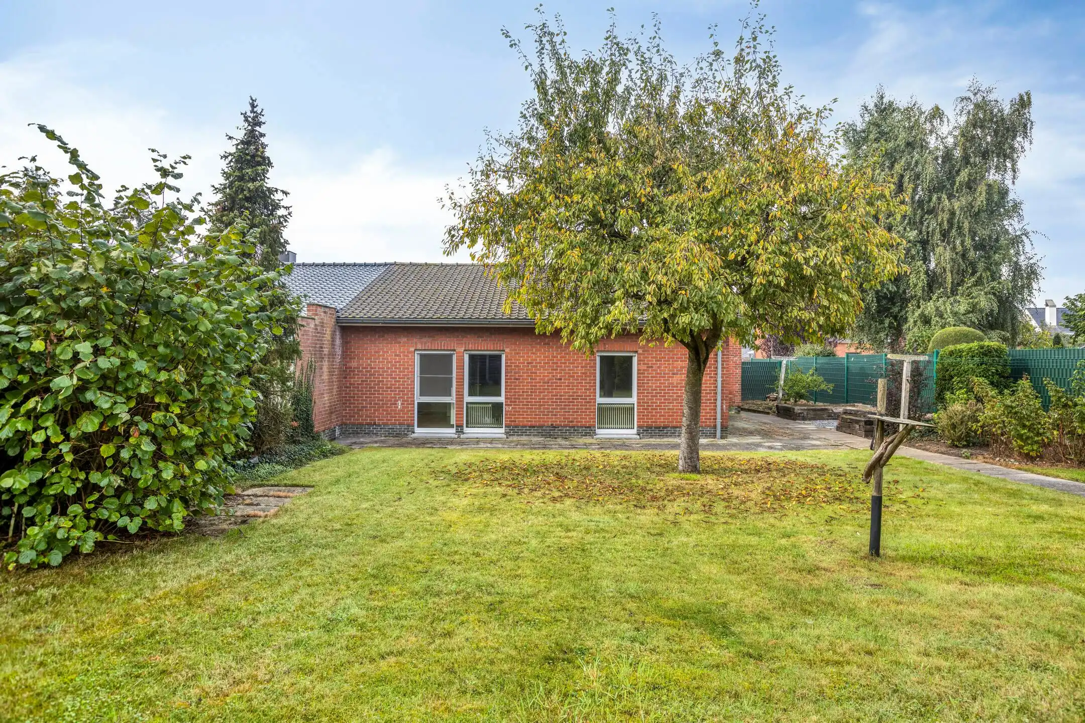 Gelijkvloers huis te koop met 3 slaapkamers, garage en tuin foto 12
