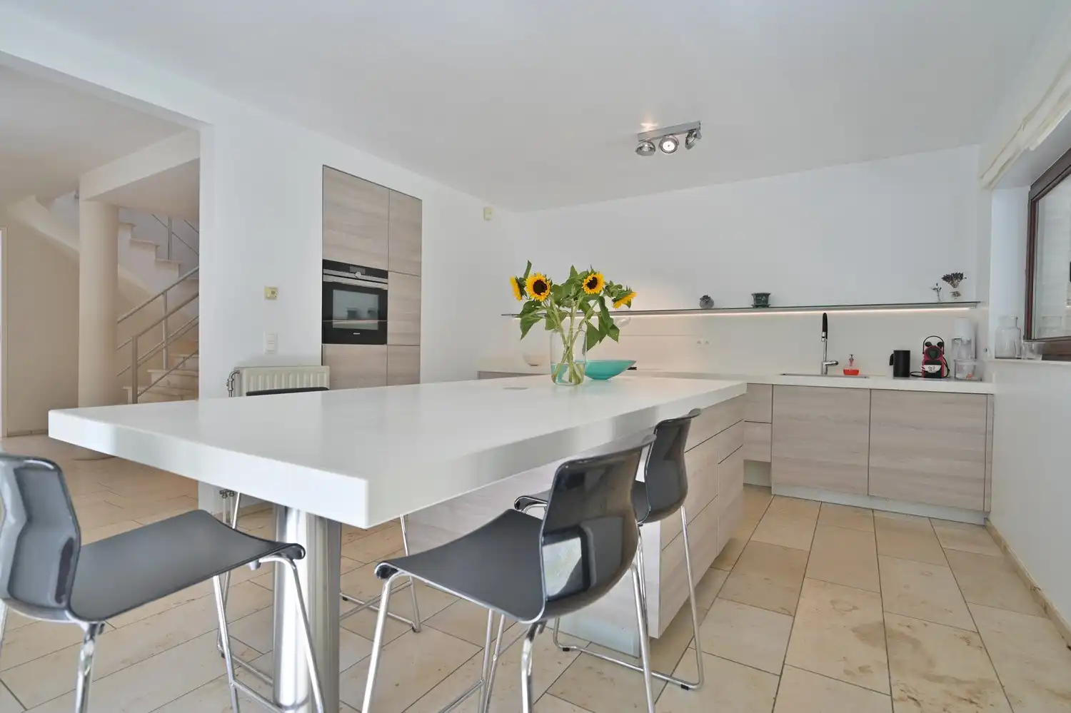 Royale woning van maar liefst 400 m² met ruime praktijk in een groene, bereikbare omgeving te Zutendaal foto 8