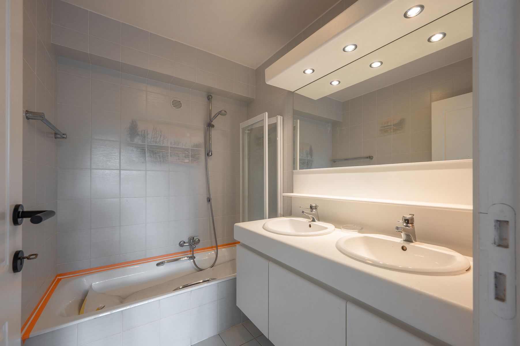Ongemeubeld, hoekappartement nabij het Albertplein  foto 10
