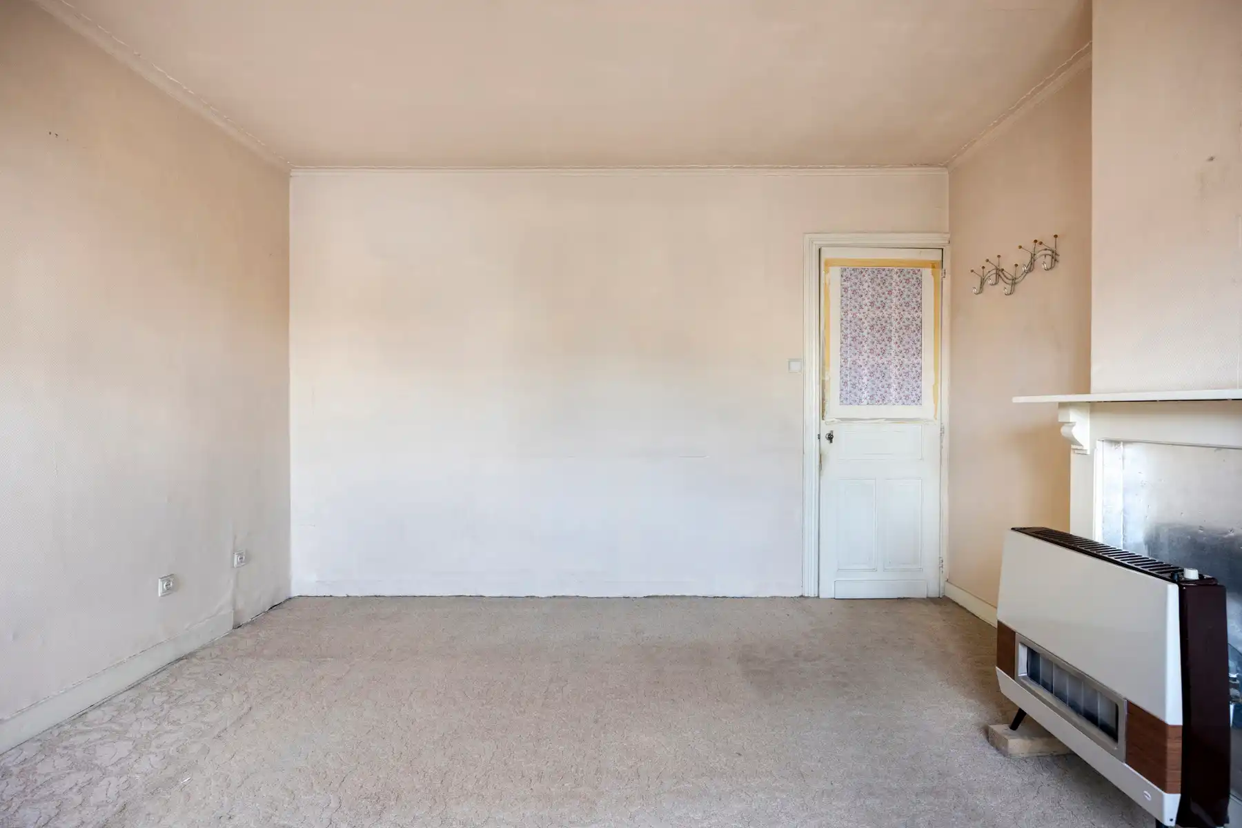 Centraal gelegen woning met veel potentieel foto 12