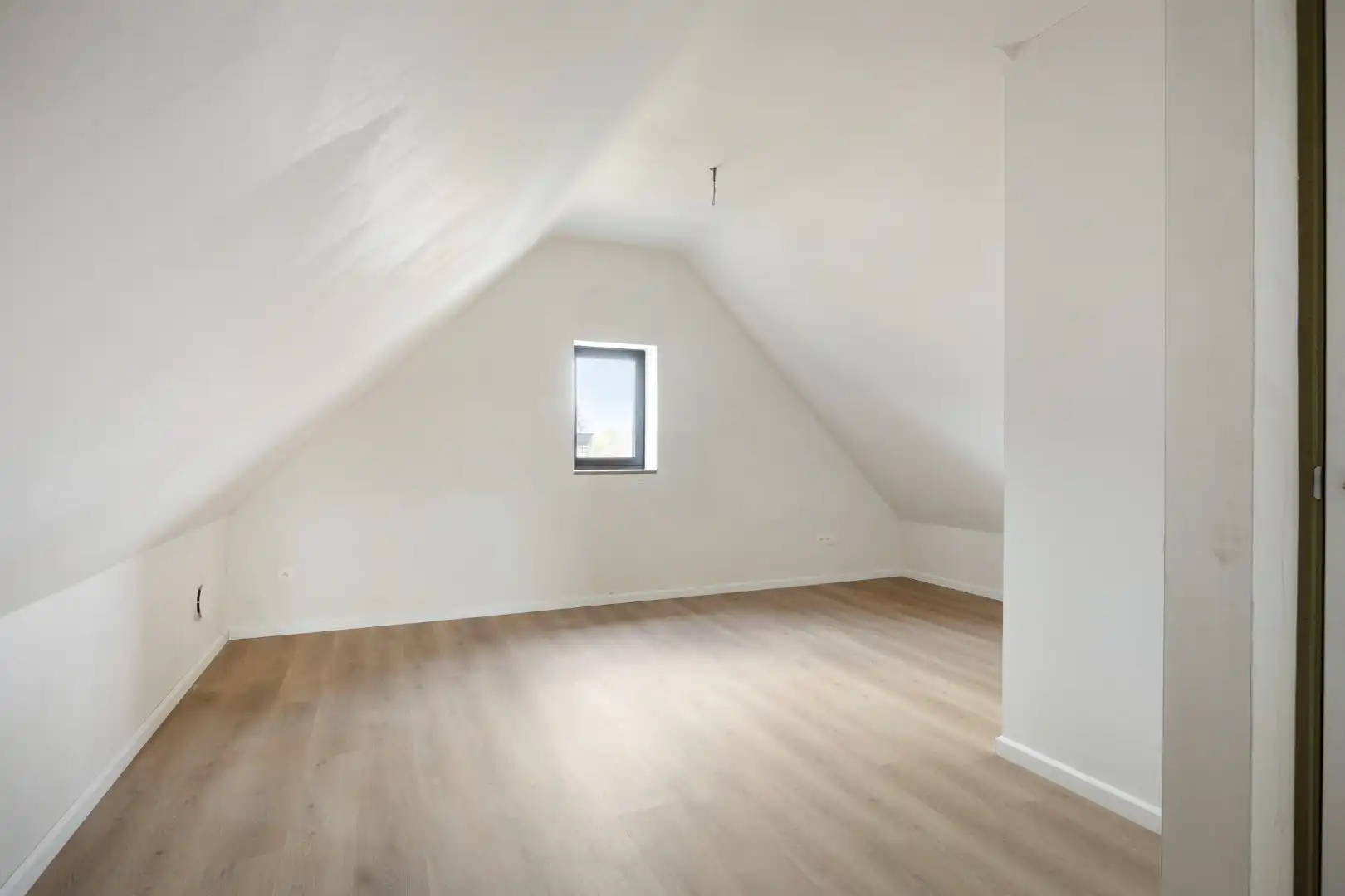 Afgewerkte open bebouwing met 5 slaapkamers, tuin, terras, zolder en garage in Kerkom! - EPB A kWh/m² - bewoonbare opp. 183 m² foto 24