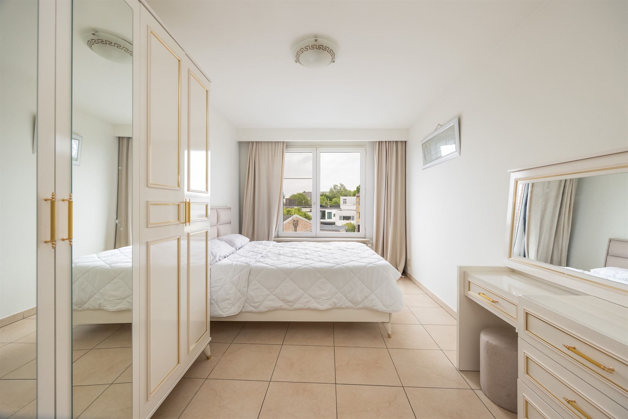 Instapklaar appartement met 2 slaapkamers in hartje Berchem foto 5