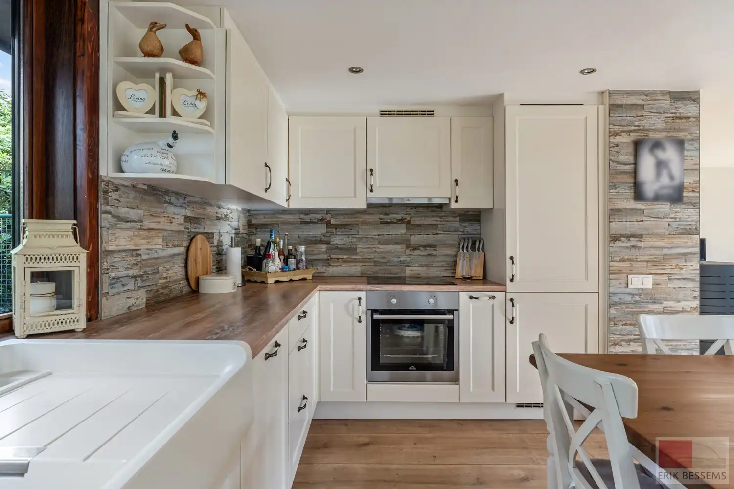 Gelijkvloerse vakantiewoning met een woonoppervlakte van 78 m², gelegen op een ruim perceel van 551 m². foto 12