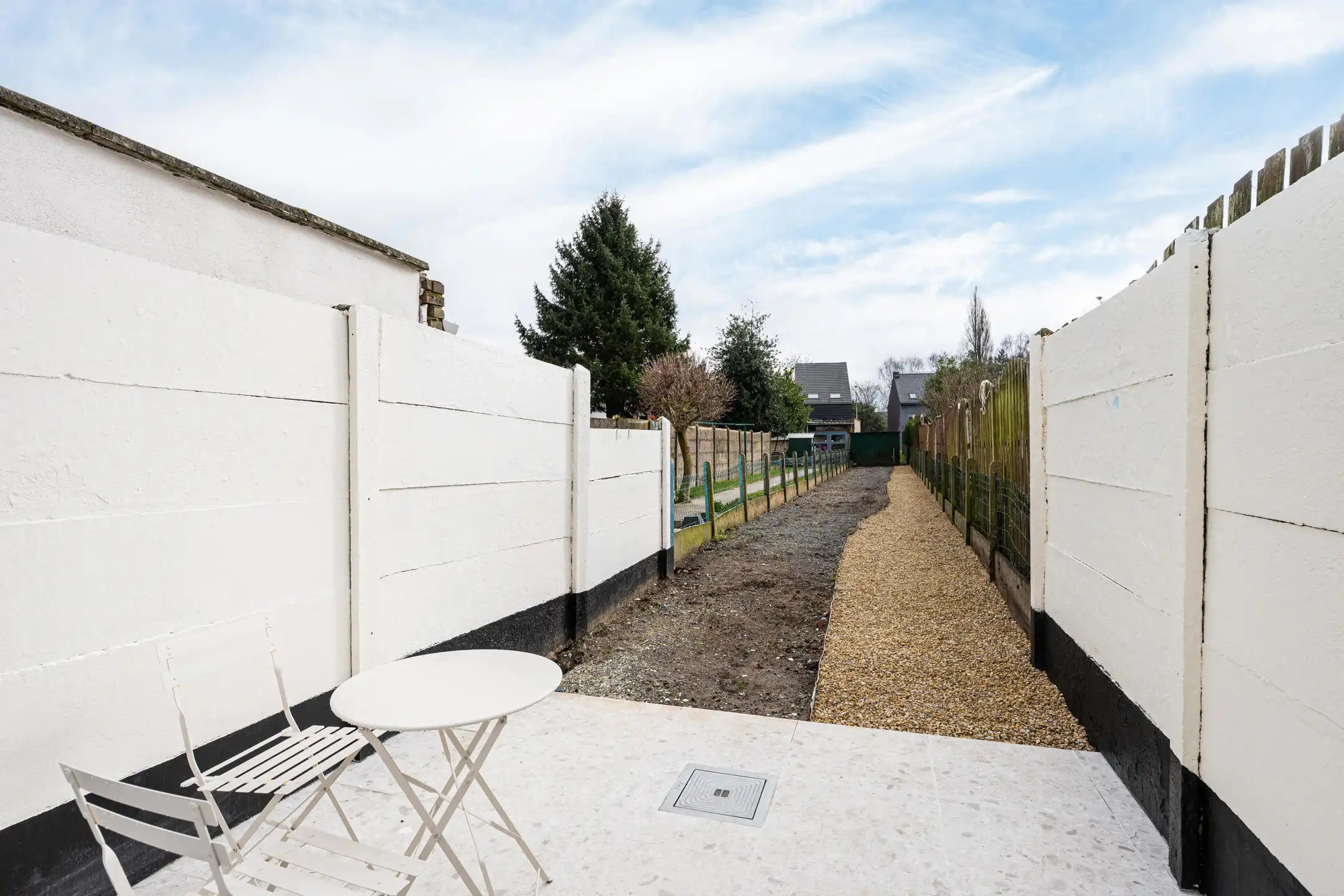 Totaal gerenoveerde woning met 3 slaapkamers, tuin en garage.  foto 11