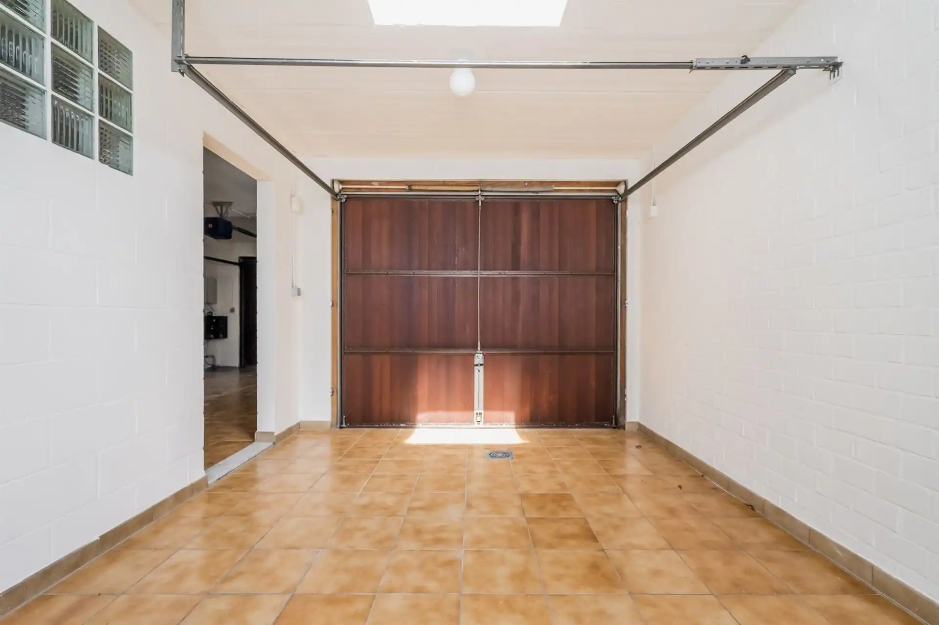 Ruime villa met 6 slaapkamers, zonnige tuin, 2 garages en oprit in rustige woonwijk te Lier foto 12