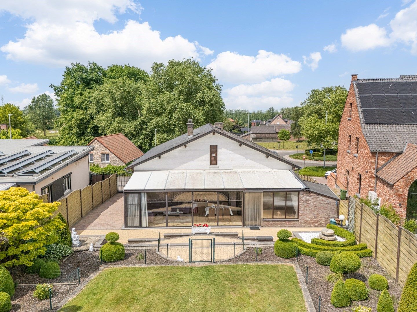 IN OPTIE - Verzorgde vrijstaande woning met mooie tuin op 11a 58ca, op enkele minuutjes van het centrum  foto 26