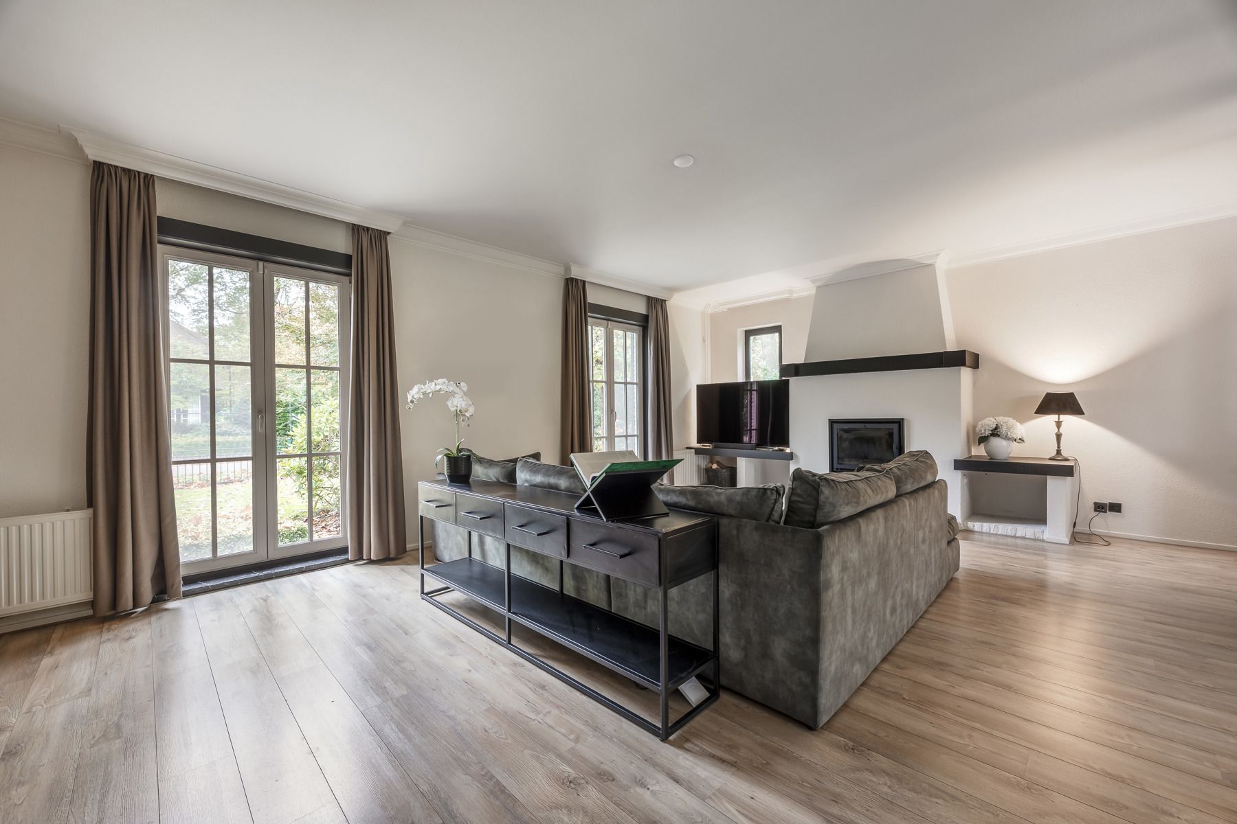 Tijdloze, verrassend ruime villa op grondstuk van 2000m2 foto 4