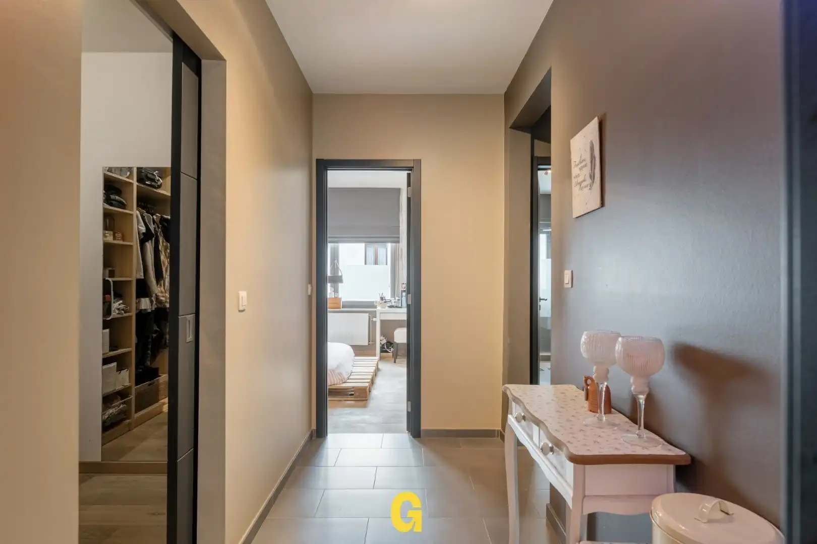 Knap afgewerkt triplex appartement met 4 slaapkamers, 2 badkamers en standplaats met ruime kelderberging  foto 18