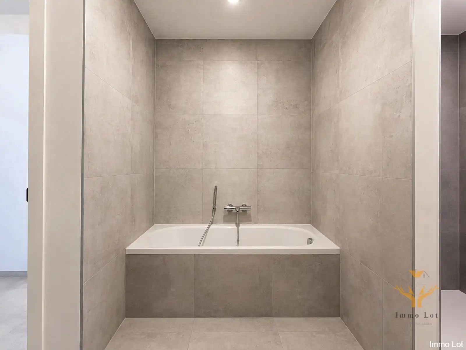Moderne nieuwbouwwoning met 4 slaapkamers te huur foto 4