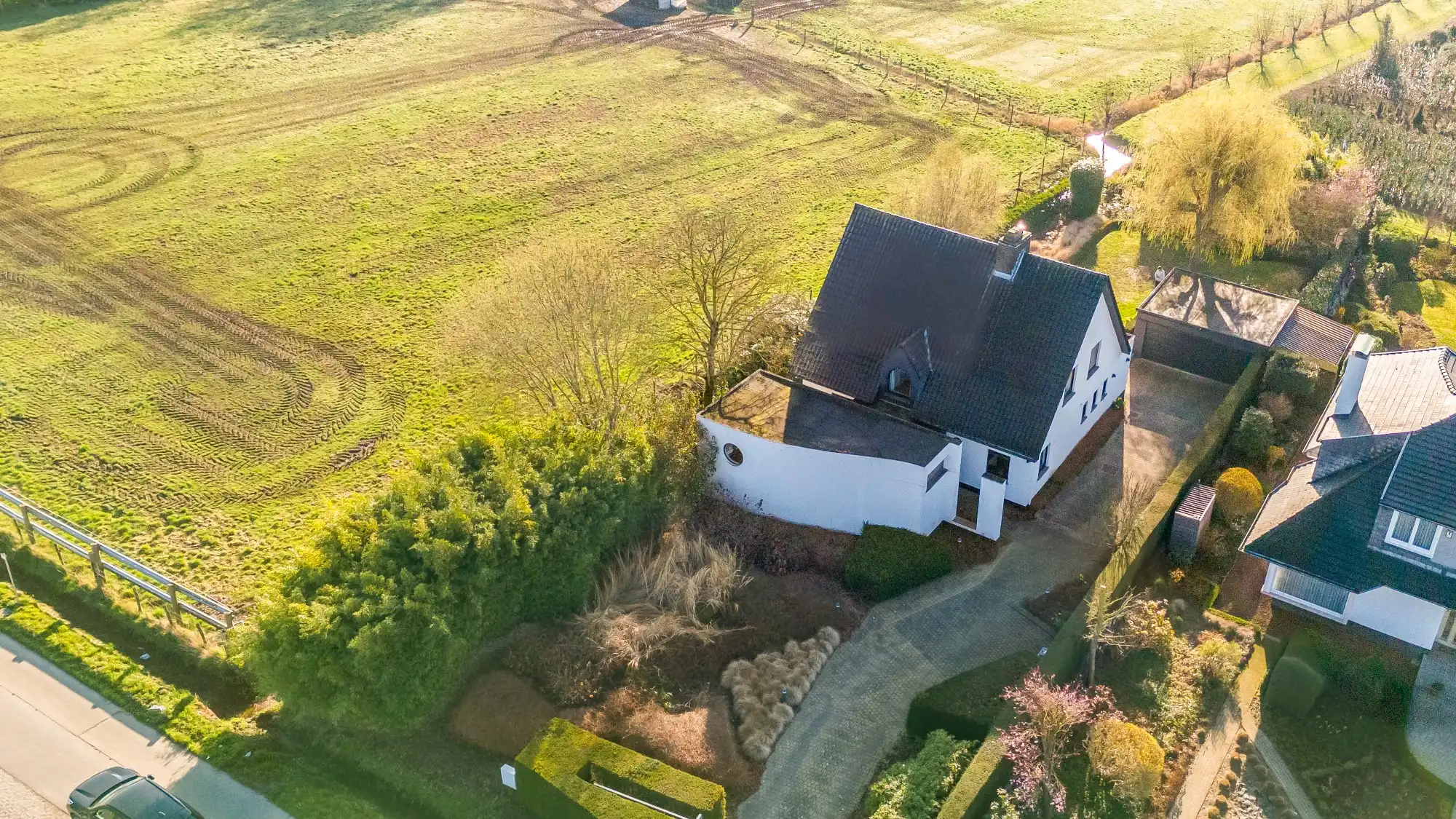 Een unieke combinatie van wonen, werken en genieten in Waasmunster foto 5