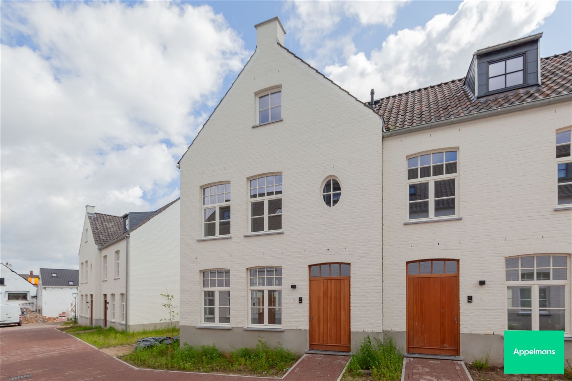 Nieuwbouw woning met 3 slaapkamers foto {{pictureIndex}}