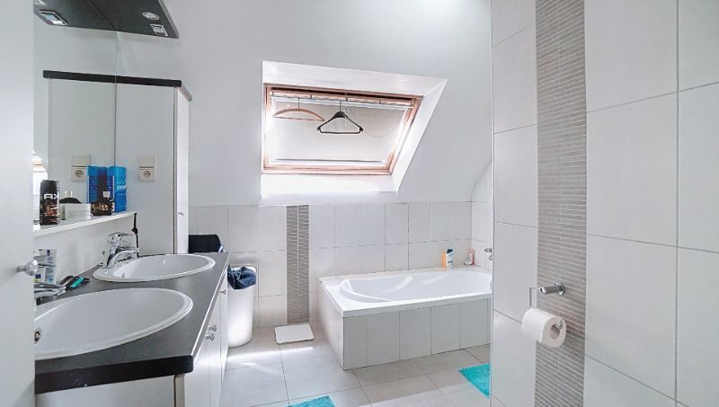 Ruim 3 slaapkamer duplex-appartement van 130m² met terras op zuid-oosten, ondergrondse staanplaats en kelder foto 14