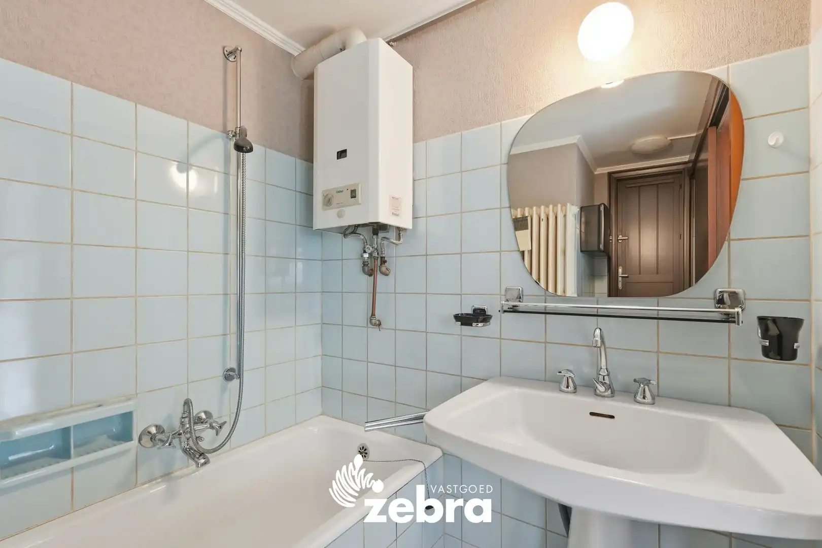 Woning met veel potentieel, 3 slaapkamers en ruime zolder in hartje Tielt! foto 7