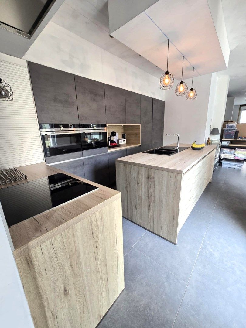 Ruime, nog licht af te werken woning gelegen te Eppegem. foto 8