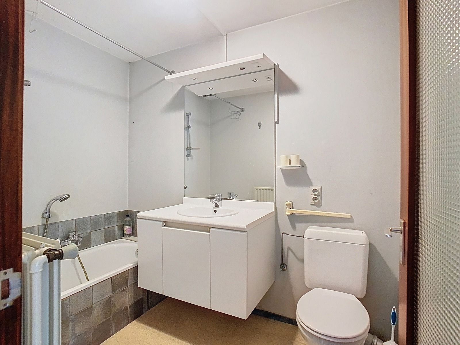 Centraal gelegen appartement met 3 SLPK! foto 9