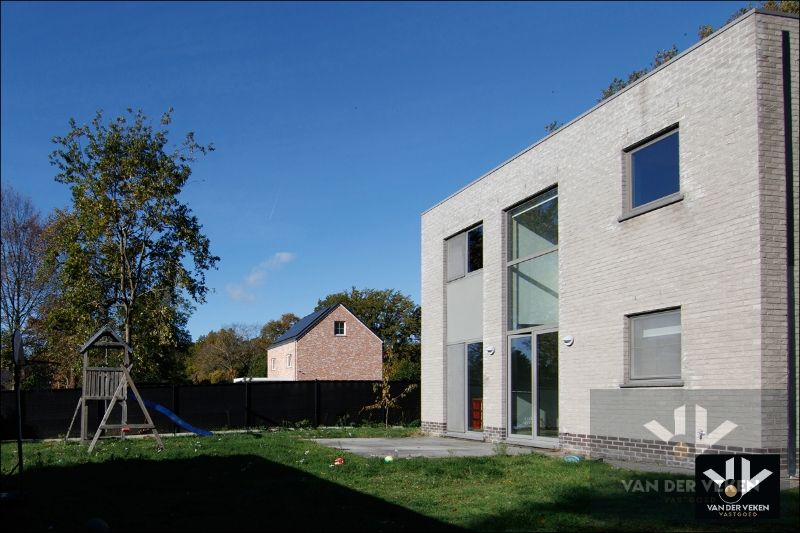 Moderne Gezinswoning aan de rand van de natuur foto 28