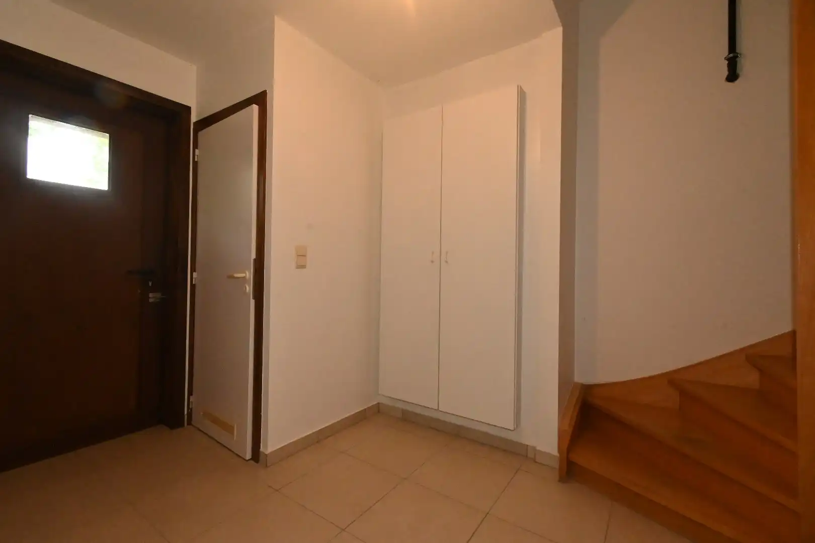 Ruime halfopen woning met parkeerplaats en tuin  foto 4