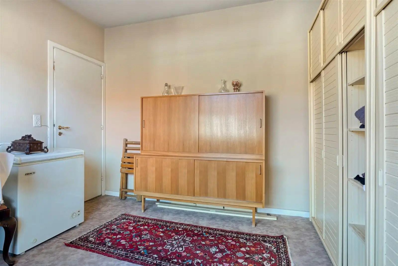 Woning in rusige woonwijk met aparte garage foto 25