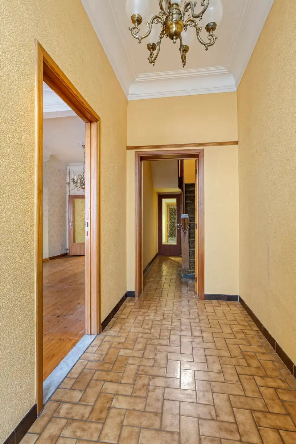 Charmante te renoveren woning met tuin en garage foto 16