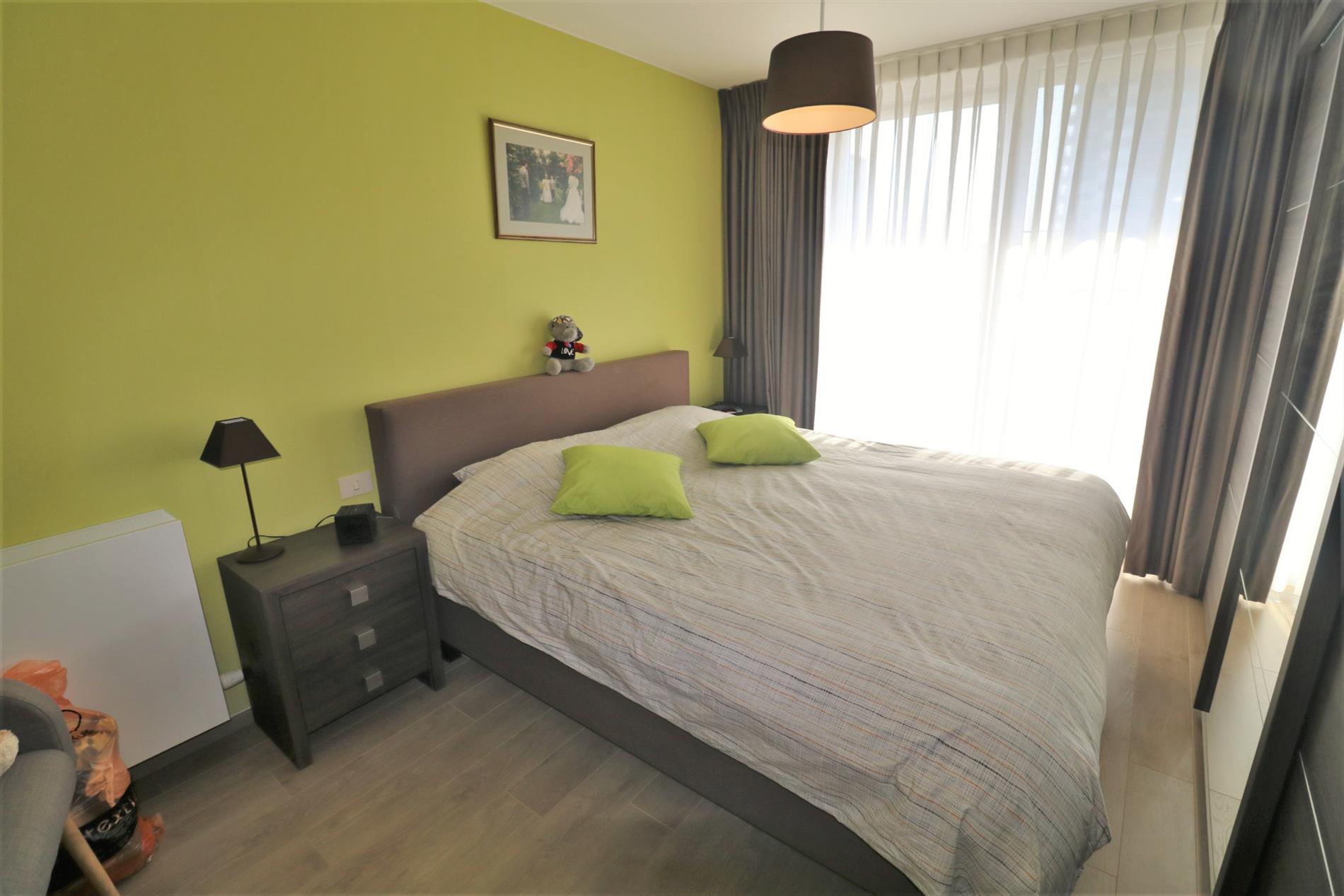 Instapklaar & modern 3 slaapkamer-appartement met zéér ruim zonneterras (45m²) te Bredene-Duinen! foto 8