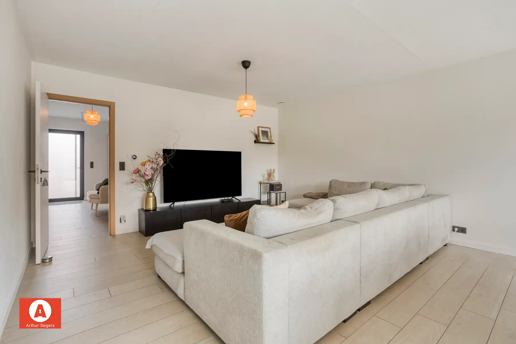 Nieuwbouwwoning op centrale ligging  foto {{pictureIndex}}