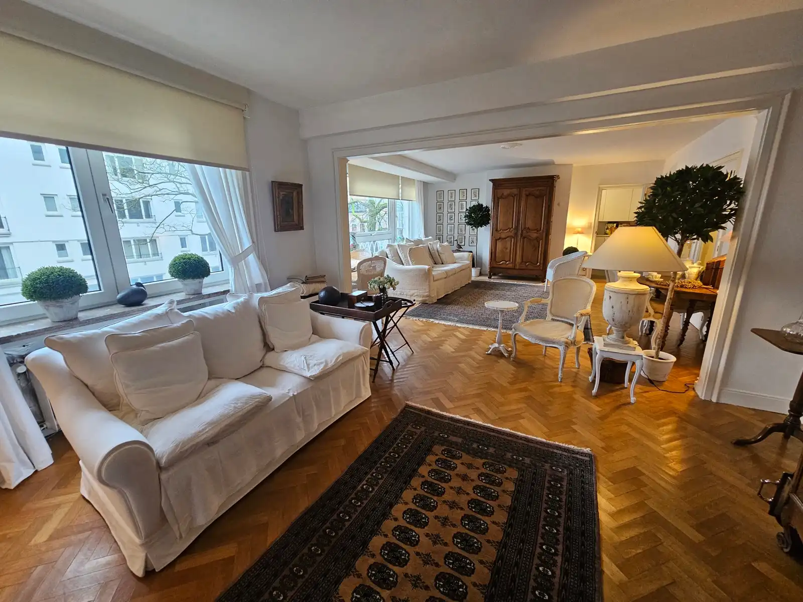 Residentieel gelegen appartement met garage ! foto {{pictureIndex}}
