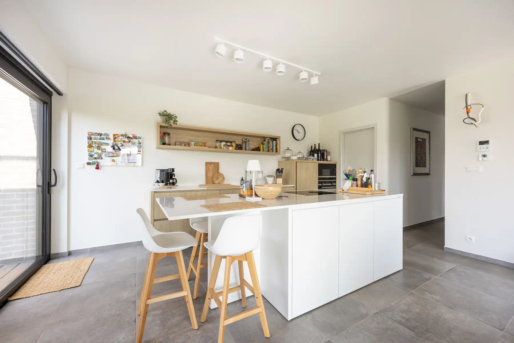 Ruim gelijkvloers appartement met 2 slaapkamers, terras en 3 autostaanplaatsen in residentie Moleneynde. foto 10