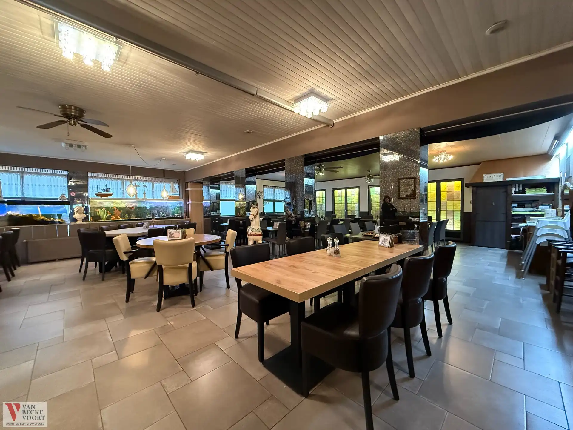 Handelsgelijkvloers 197m² + kelder foto 10