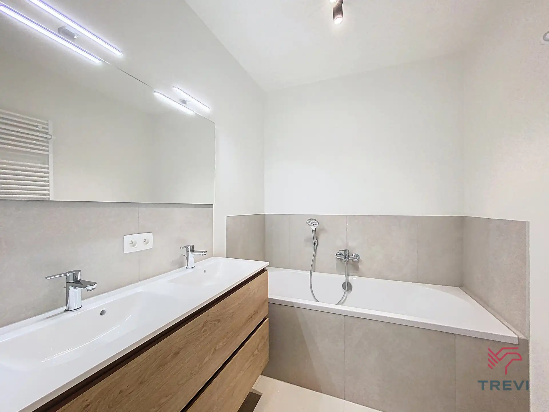 Nieuwe duplex met 4 kamers en ruime kamers foto 13