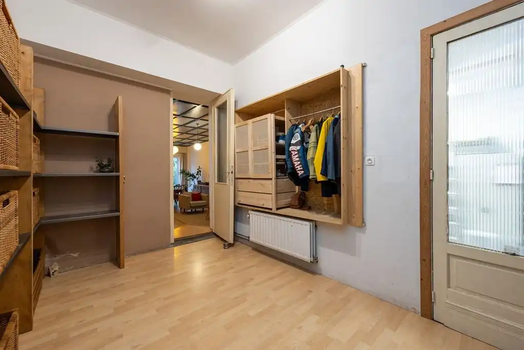 Ruim gelijkvloers kantoor met multifunctionele achterbouw foto 21