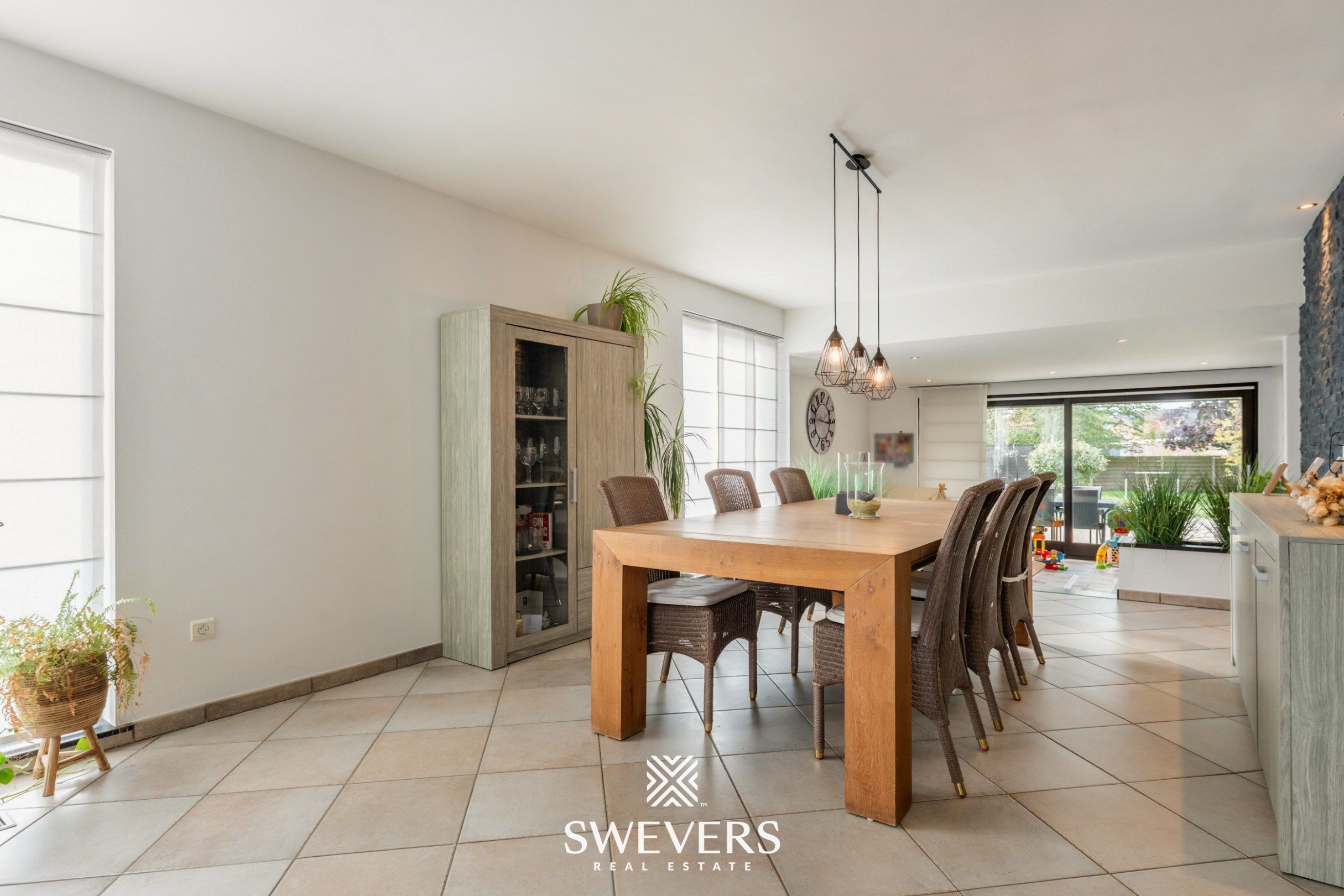 Knusse, hedendaagse gezinswoning met warme indeling en grote, zonnige tuin foto 12