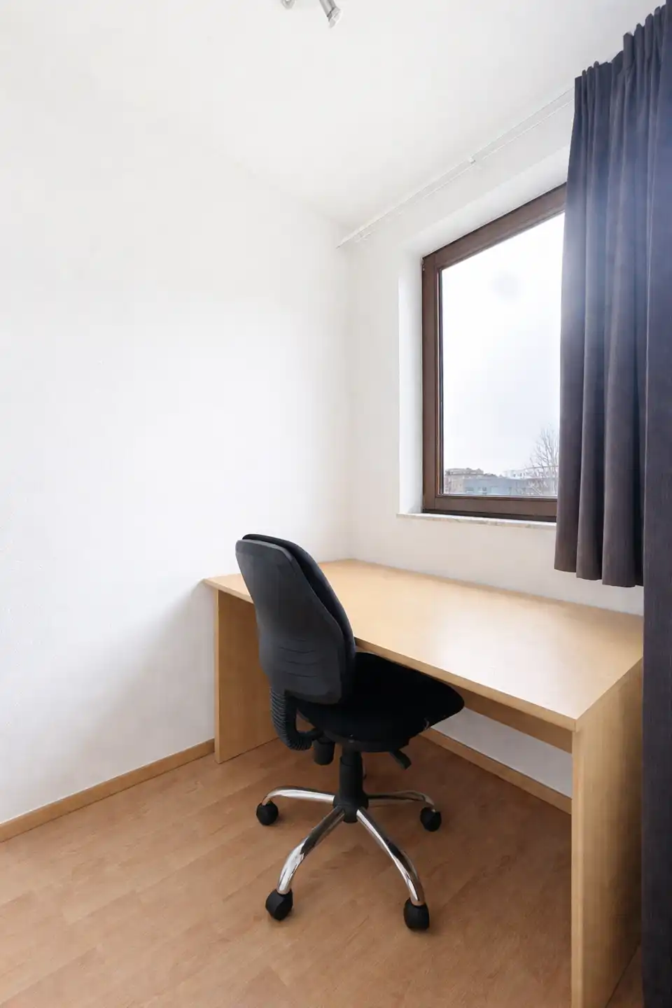 Gemeubeld appartement met één slaapkamer + bureau foto 7
