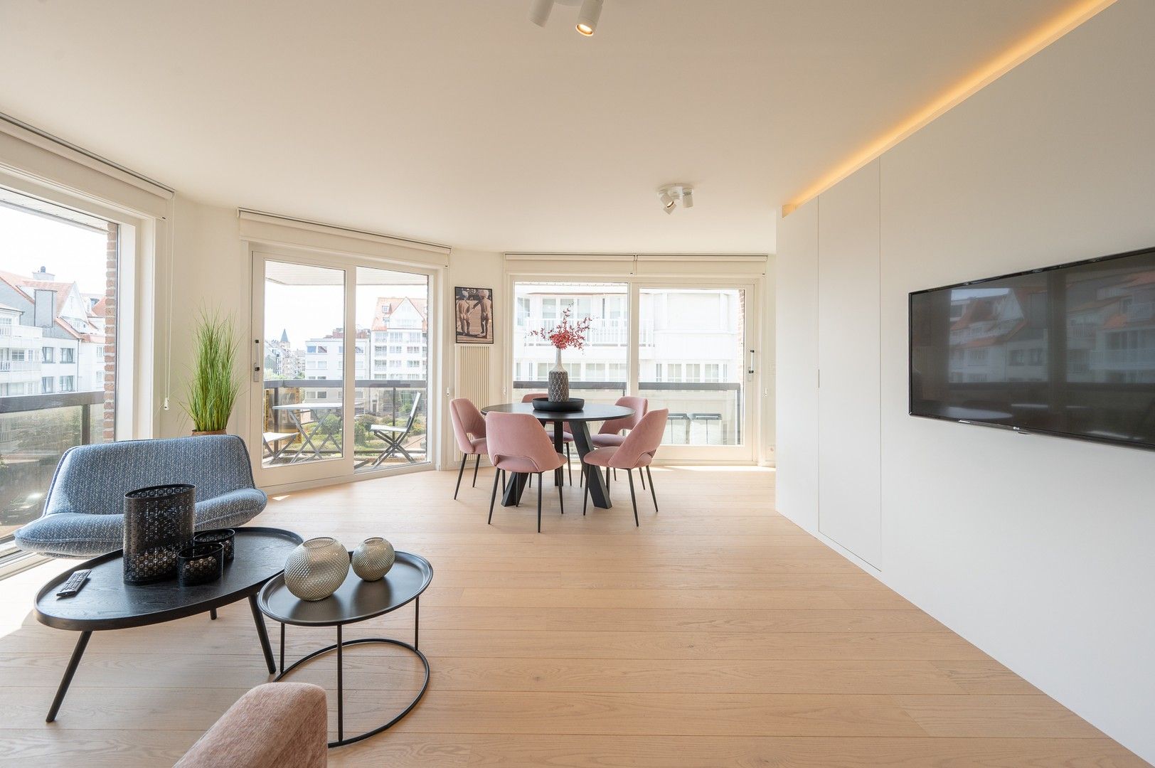 Hoekappartement met zuidwest oriëntatie en open zicht over het Driehoeksplein. foto 6