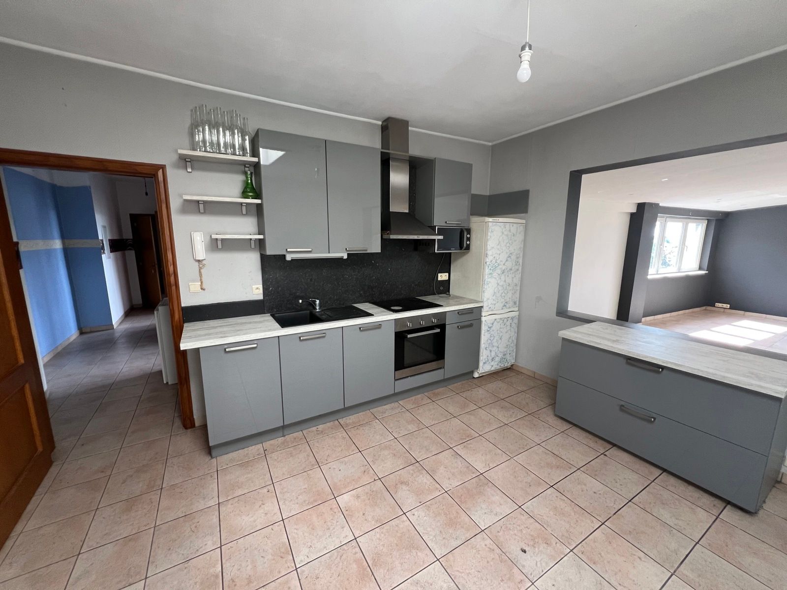 Opbrengsteigendom: Handelsgelijkvloers + 2 appartementen te koop te Bouge. foto 7