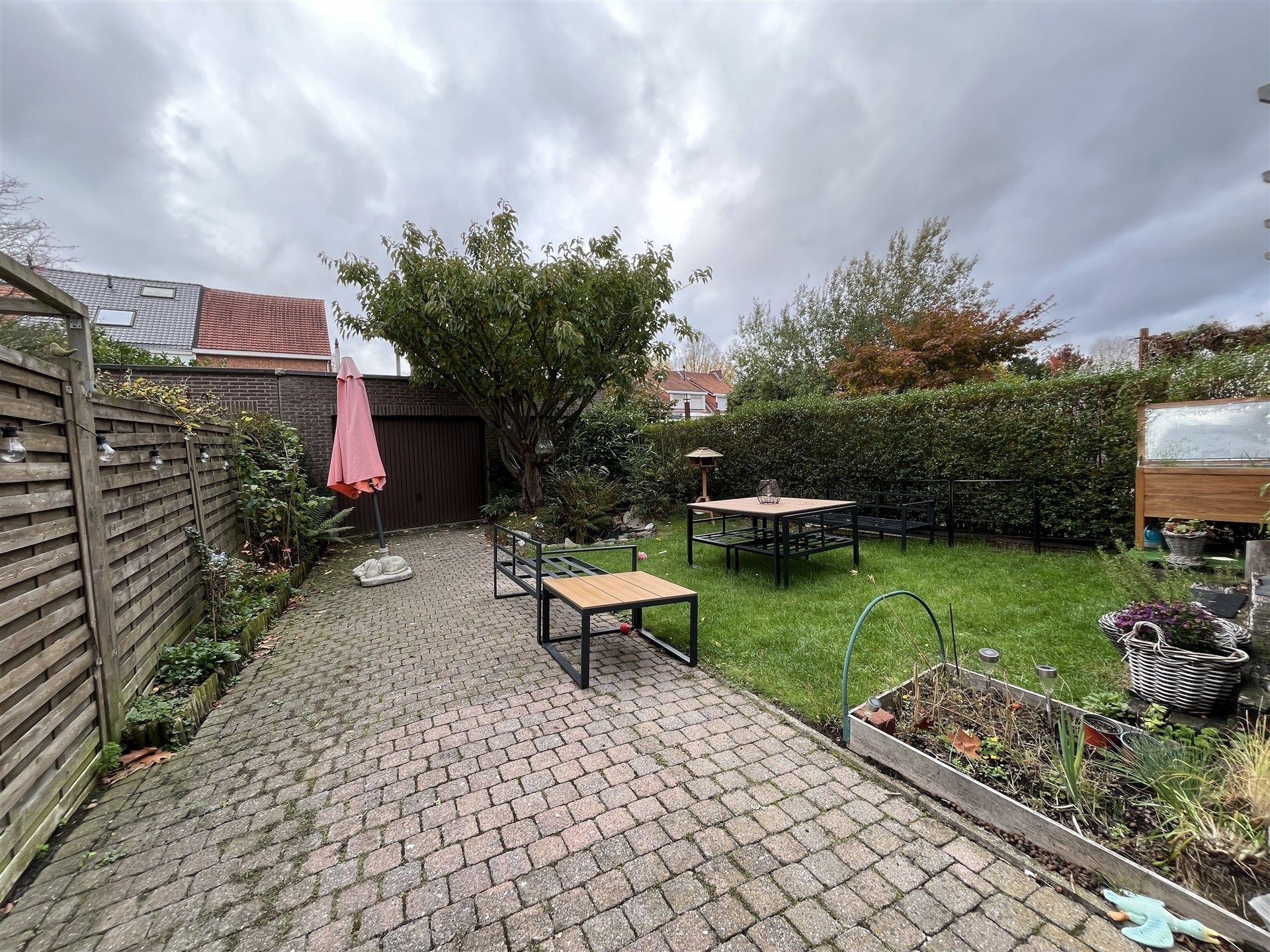 Halfopen bebouwing met garage en tuin foto 16