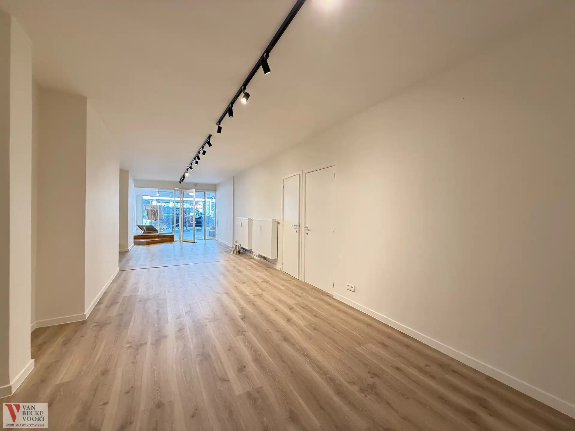 Handelsgelijkvloers 64m² foto 4