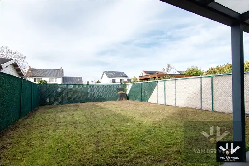 Knap ingericht, recent en lichtrijke woning met 3 ruime slpk en volledig omheinde tuin foto 19