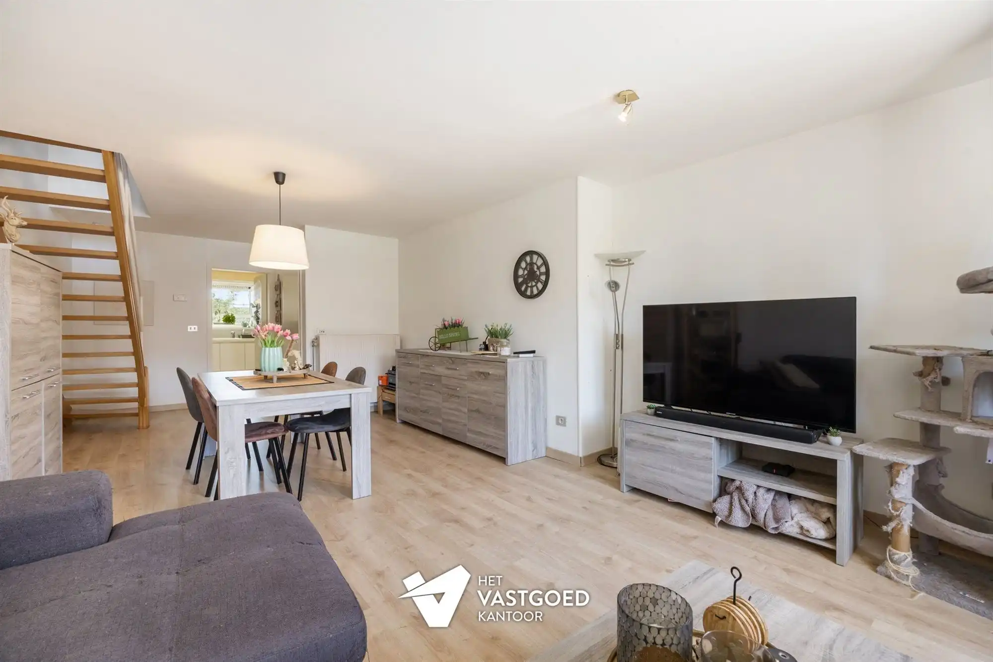 CENTRAAL GELEGEN, INSTAPKLARE BEL-ÉTAGEWONING foto 5