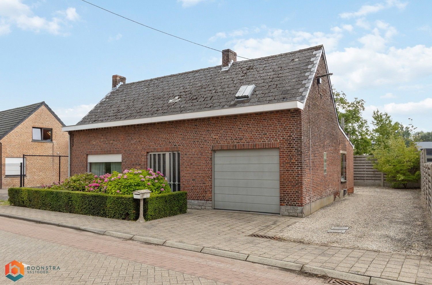 Hoofdfoto van de publicatie: Te renoveren woning in doodlopende straat op een mooi perceel (673m2)