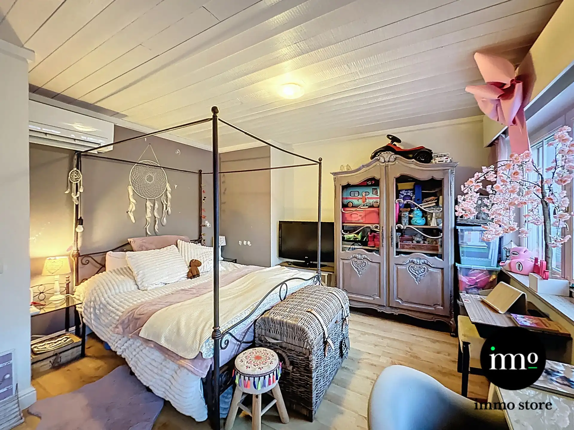 Compleet gerenoveerde burgerwoning met 2 slaapkamers en garage foto 13