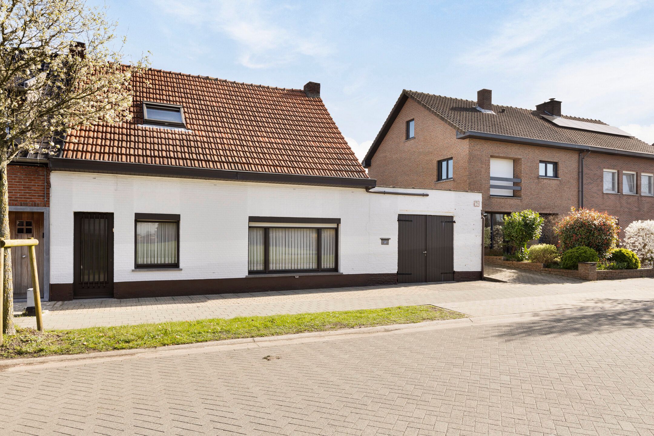 Hoofdfoto van de publicatie: Woning met grote garage/werkplaats (120 m²) op 941m²