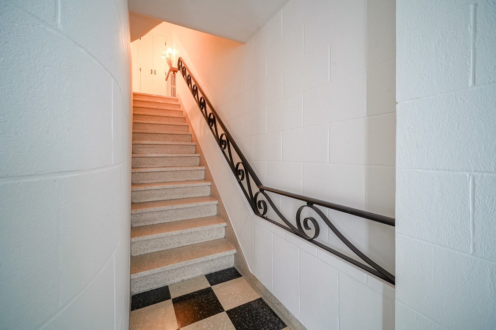 Instapklare hoekwoning met 4 slaapkamers en 4 garages foto 7