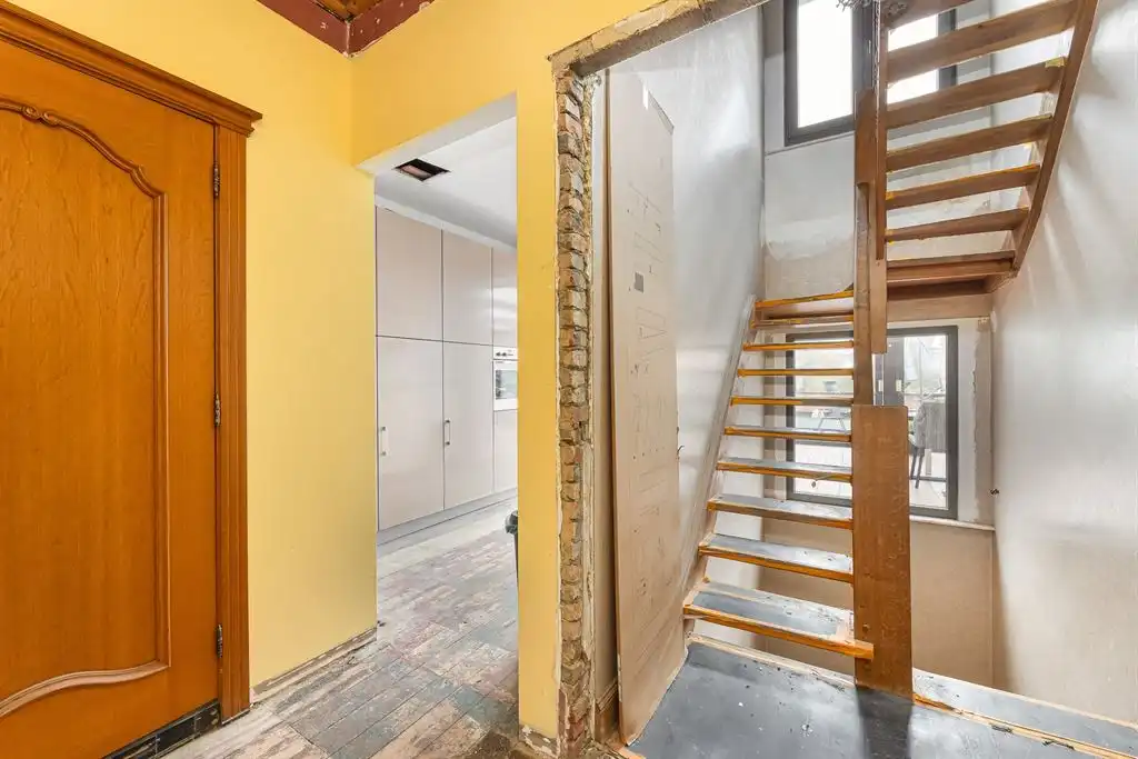 Magazijn met woning foto 23