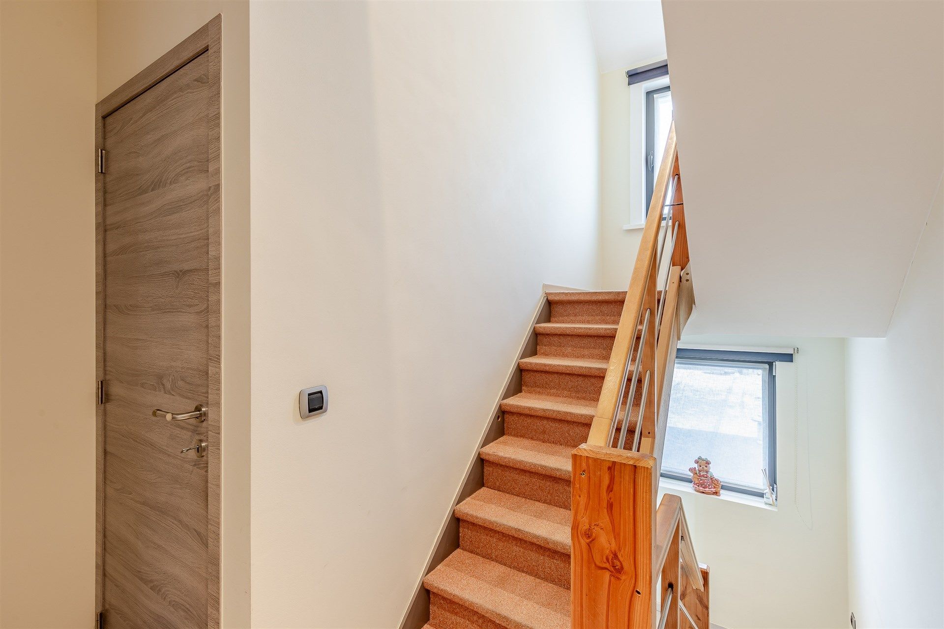 Uitstekend gerenoveerde woning met tuin en parkeerplaats foto 11