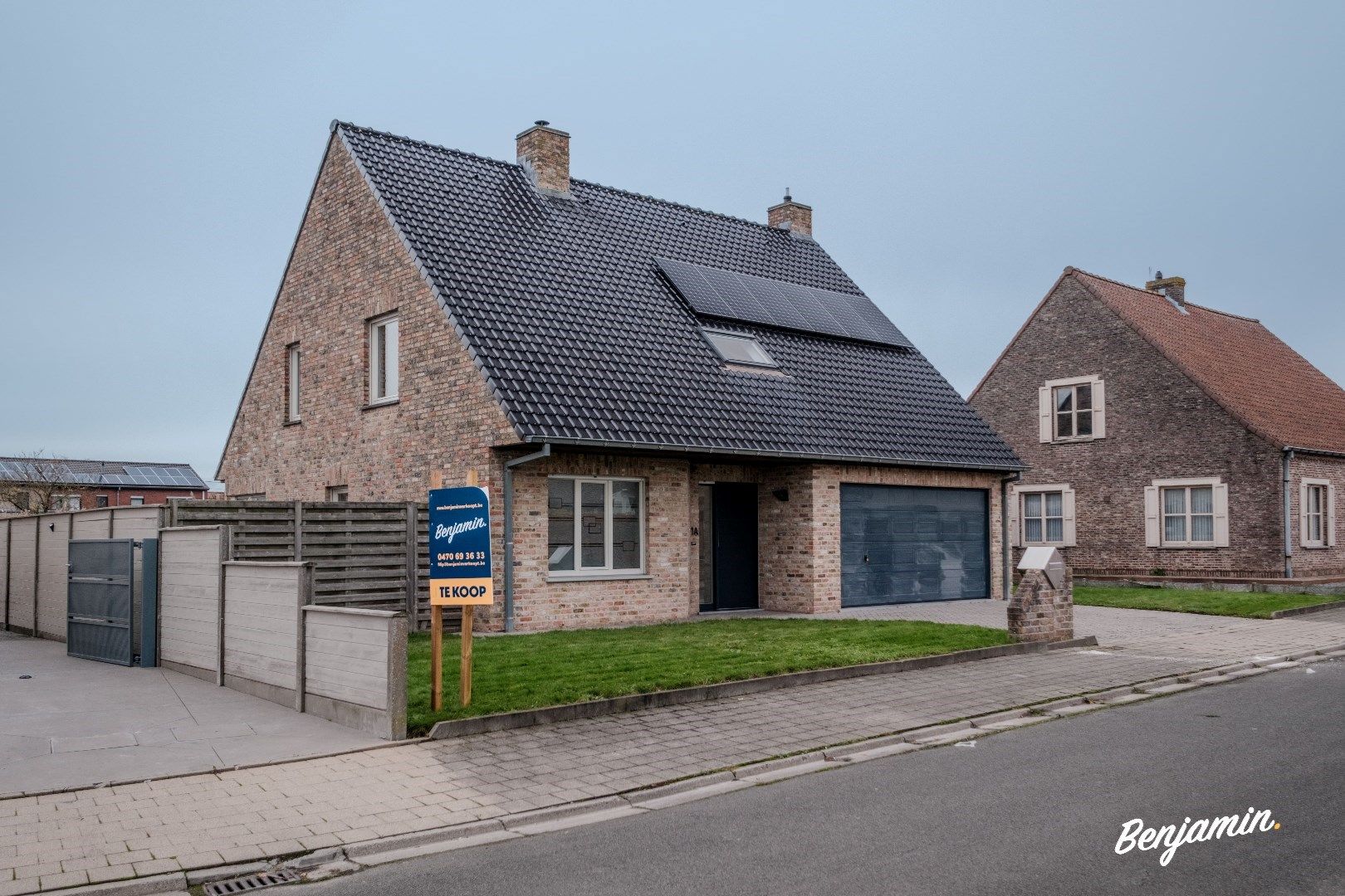 Open woning met 3 slaapkamers en dressing, tuin en dubbele garage in Houthulst foto {{pictureIndex}}