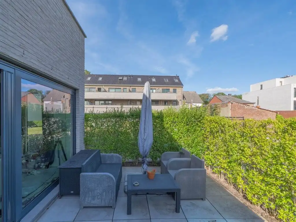Modern gelijkvloers appartement met ruim terras en private tuin foto 4